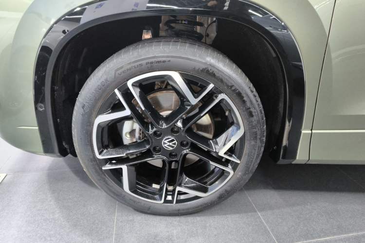 Used Volkswagen Tayron 2025 Tiguan L 380TSI 4Motion Luxury Left Front Wheel Hub