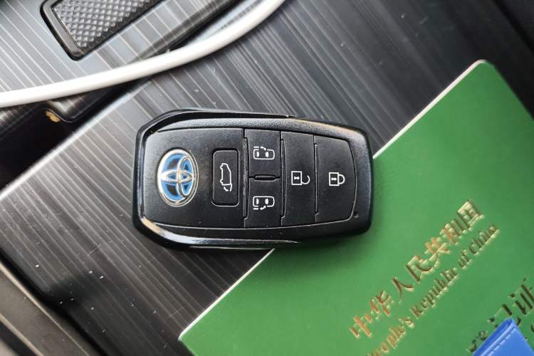 Used Toyota SIENNA 2021 2.5L Hybrid Premium Edition Vehicle Key