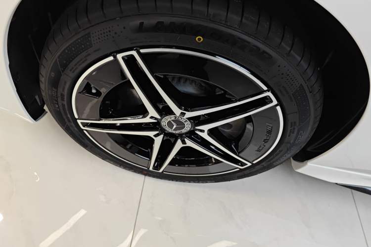 Used Mercedes-Benz C-Class 2024 Facelifted C-Class 260 L Night Edition Sports Version Exterior 4