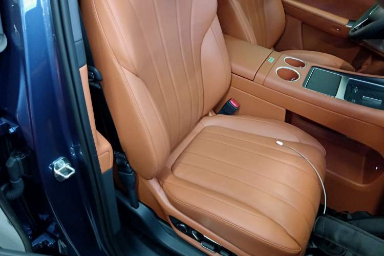 Used Hima AITO M7 2026 Model Range-Extending Max All-Wheel Drive 5-Seater Version Right Front Seat