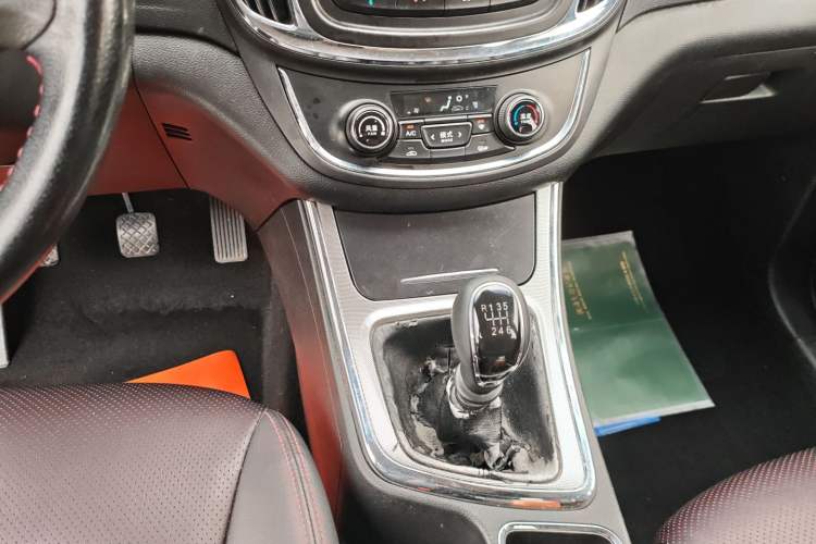 Used Baojun 560 2016 1.8L Manual Luxury Edition Gear Lever