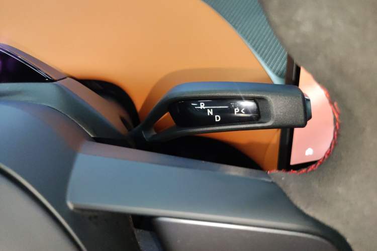 Used Xiaomi Auto YU7 2025 Ultra-Long Range High-Performance All-Wheel-Drive Max Edition Gear Lever