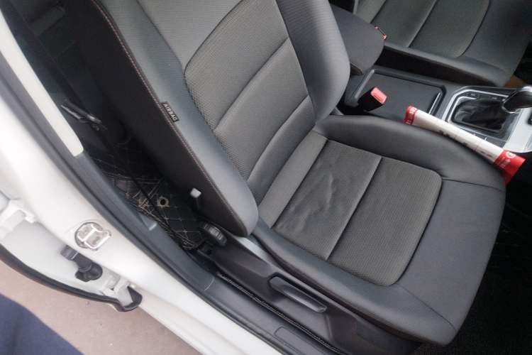 Used Volkswagen Golf Sportsvan 2016 230TSI Automatic Trend Edition Right Front Seat