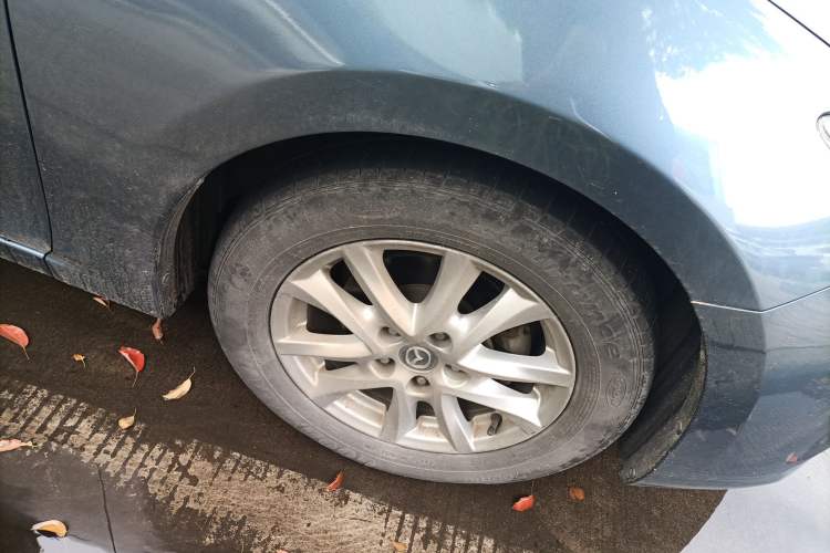 Used Mazda 3 Axela 2019 Cloud-Controlled Version Sedan 1.5L Automatic Comfort Trim China V Standard Right Front Wheel Hub