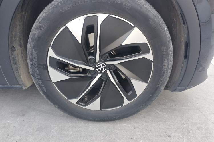 Used Volkswagen ID.4 CROZZ 2022 Standard Range PURE Edition Right Front Wheel Hub