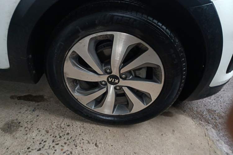 Used Kia KX Cross 2017 1.4L AT GLS Right Front Wheel Hub