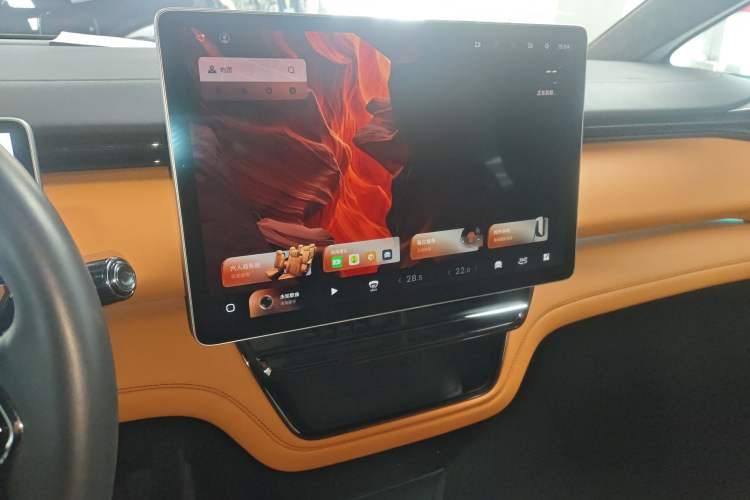 Used Geely Galaxy LEVC L380 2024 116 Degrees 6 Seats Two-Wheel Drive Pro