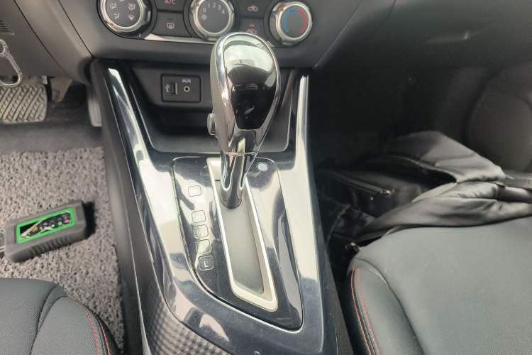 Used Nissan Lannia 2016 1.6L CVT Cool Edition Gear Lever