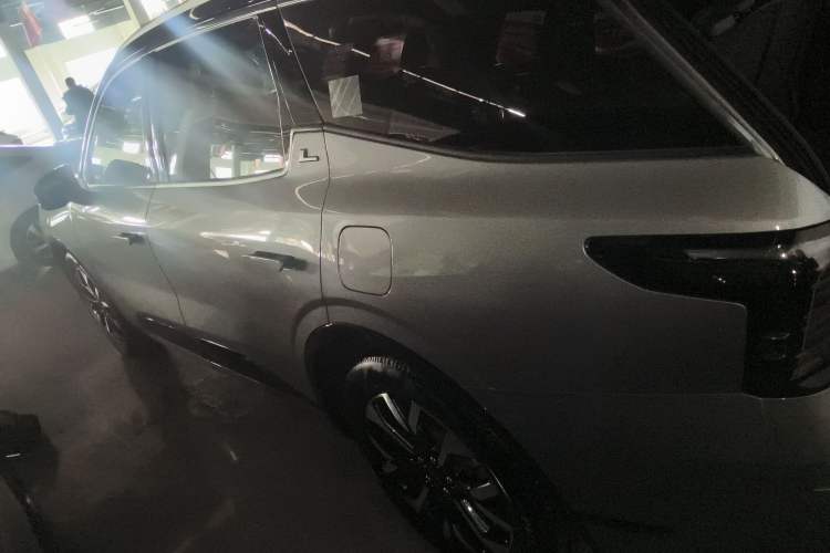 Used Ford Edge 2025 Ford Explorer L 2.0T EcoBoost E-Hybrid Four-Wheel-Drive 7-Seater Supreme Model