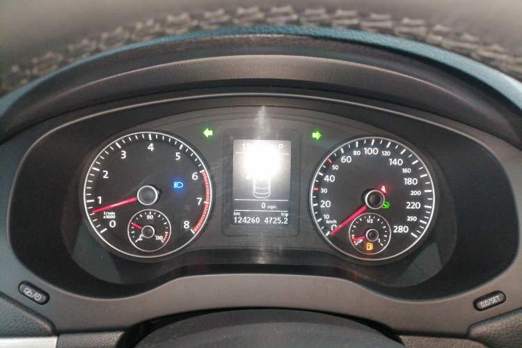 Used Volkswagen Sagitar 2014 1.4TSI Automatic Luxury Model Instrument Cluster