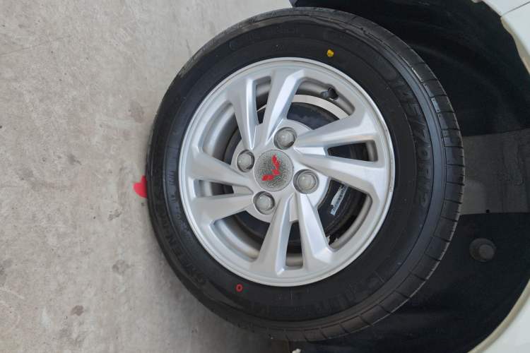 Used Wuling Hongguang MINIEV 2022 Zizai Version Lithium Iron Phosphate Right Rear Wheel Hub