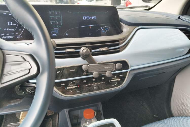 Used CHANGAN Benni E-Star 2022 Qingxin Edition Colorful Model Lithium Iron Phosphate Audio And AC Panel