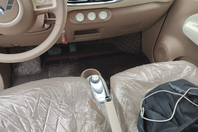 Used Wuling Hongguang MINIEV 2025 Four-Door Version Advanced Edition Gear Lever