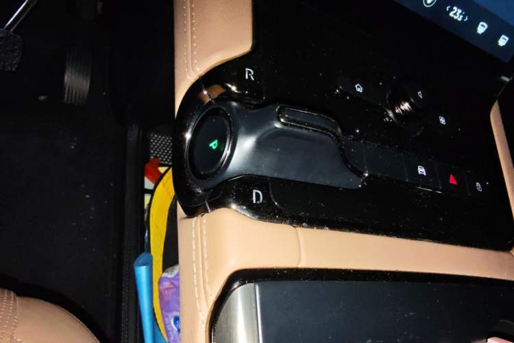 Used Nio ES8 2022 75 kWh Six-Seater Version Gear Lever