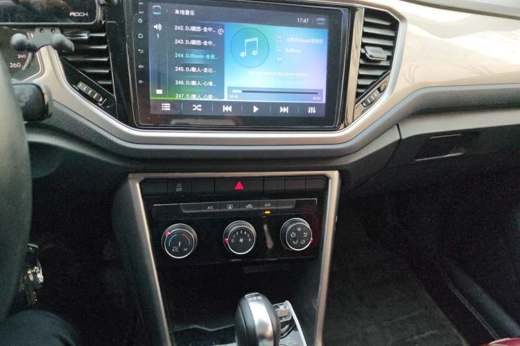 Used Volkswagen T-ROC 2018 230TSI DSG Two-Wheel Drive Advanced Version China V Standard Audio And AC Panel