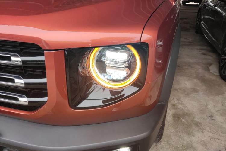 Used Haval DARGO 2021 1.5T DCT Two-Wheel Drive Labrador Edition Left Front Headlight