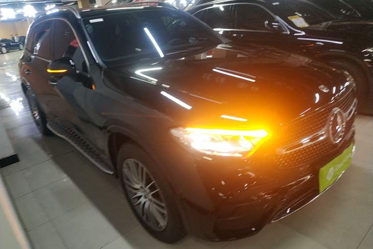 Used Mercedes-Benz GLC 2025 GLC 300 L 4MATIC Dynamic Model 5 Seats Front Right 45 Deg