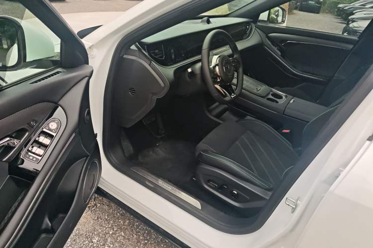 Used VOYAH FREE 2025 318 318 km Rear-Drive Touring Edition Driver Seat