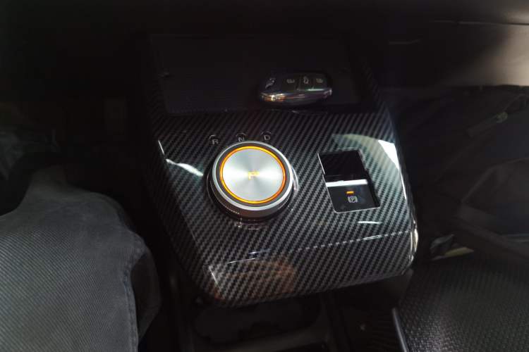 Used MG 4 EV 2022 425 km Luxury Edition Gear Lever