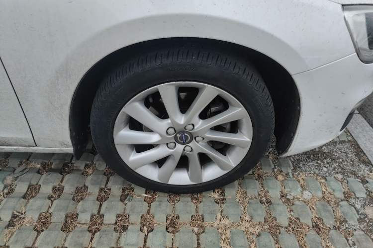 Used Volvo V60 2015 T5 Zhiyi Edition
