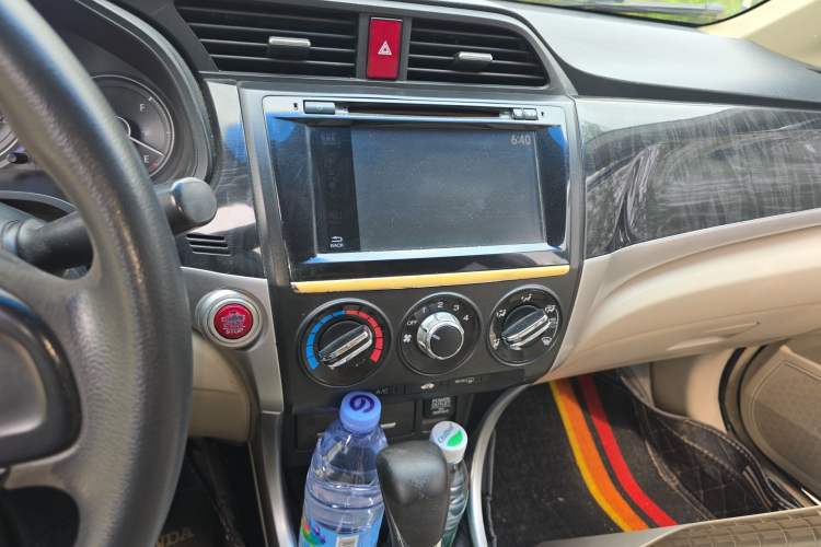 Used Honda Crider 2013 1.8L automatic luxury edition Audio And AC Panel