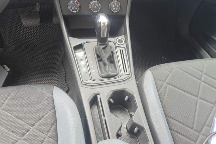 Used Volkswagen Lavida 2023 1.5L Automatic De Yi Edition Gear Lever