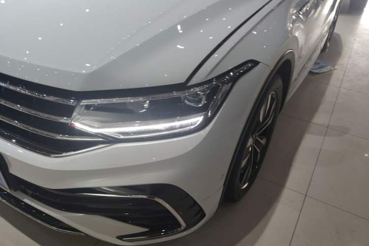 Used Volkswagen Tiguan L 2024 330TSI Automatic Two-Wheel Drive R-Line Enhanced Edition Left Front Headlight