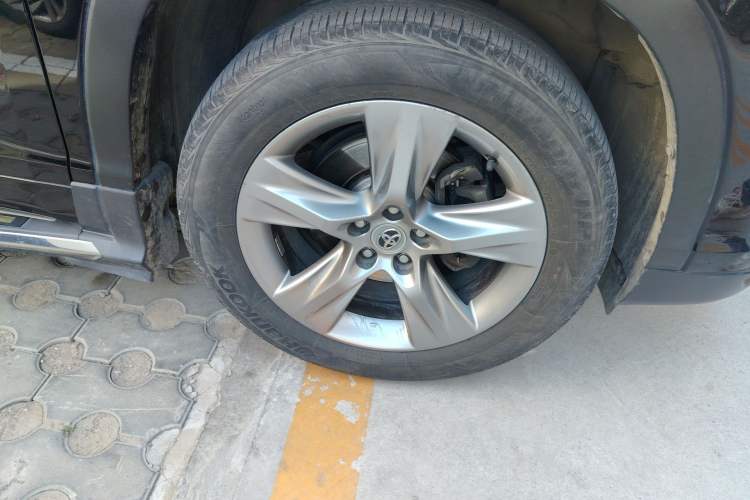 Used Toyota Highlander 2015 2.0T Four-Wheel Drive Luxury Edition 7-Seater Right Front Wheel Hub