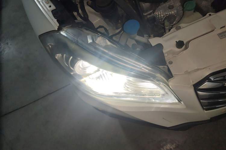 Used Suzuki S-Cross 2015 1.6L CVT Two-Wheel Drive Elite Version Right Front Headlight