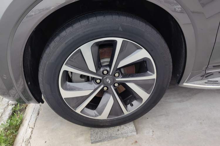 Used Li Auto ONE 2021 Extended-Range 6-Seater Version Left Front Wheel Hub