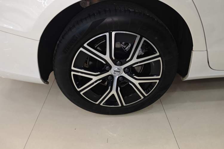 Used Volvo S60 2025 B4 Zhiyi Luxury Edition Exterior 5