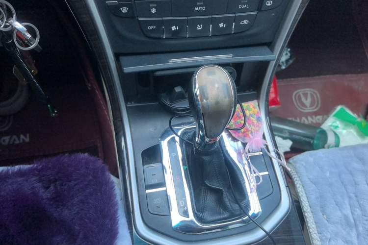 Used CHANGAN Raeton 2014 1.8T Automatic Elite Anniversary Edition China IV Standard Gear Lever