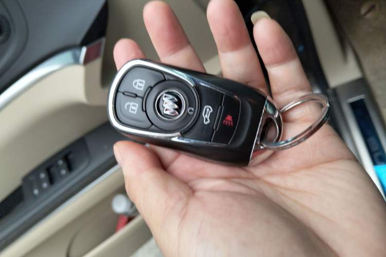 Used Buick GL8 2023 Facelifted Land Cruiser Executive Luxury Version