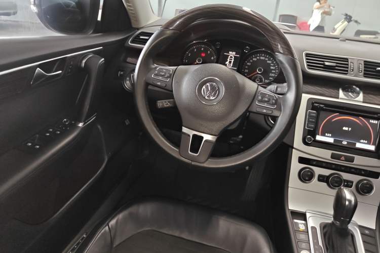 Used Volkswagen Magotan 2013 2.0 TSI Prestige Model Steering Wheel