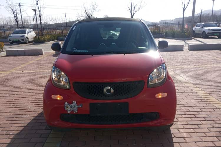 Used smart fortwo 2015 1.0L 52 kW hardtop Dynamic version