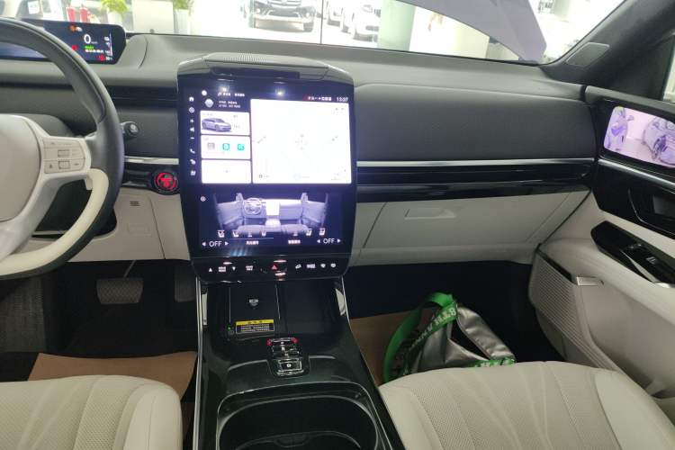 Used Honda P7 2025 Four-Wheel Drive Long-Range Max Audio And AC Panel