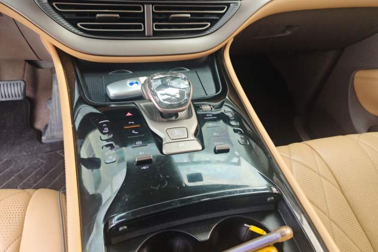 Used Denza D9 2022 DM-i 1040 Prestige Model Gear Lever