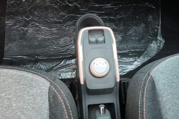 Used Chery QQ Ice Cream 2022 120km Conical Shape Lithium Iron Phosphate Gear Lever