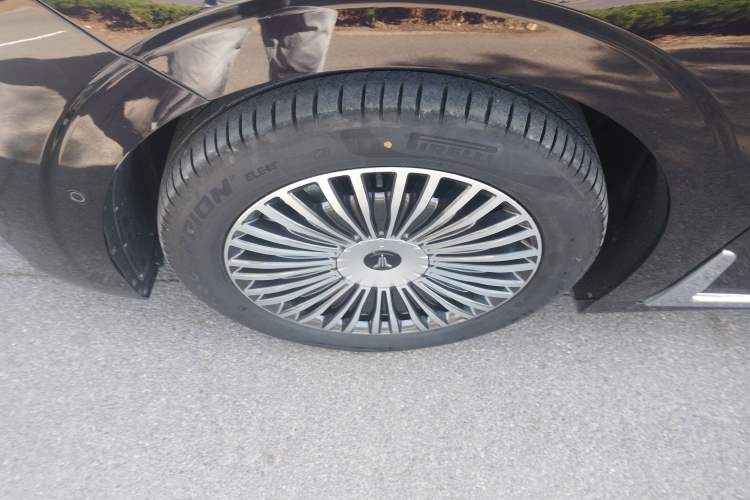 Used VOYAH Dream 2025 PHEV Four-Wheel-Drive Flagship Kunpeng Edition Exterior 4