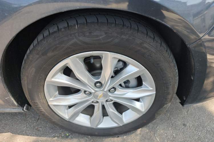 Used Chevrolet Malibu XL 2022 535T Automatic Sport Edition Right Front Wheel Hub