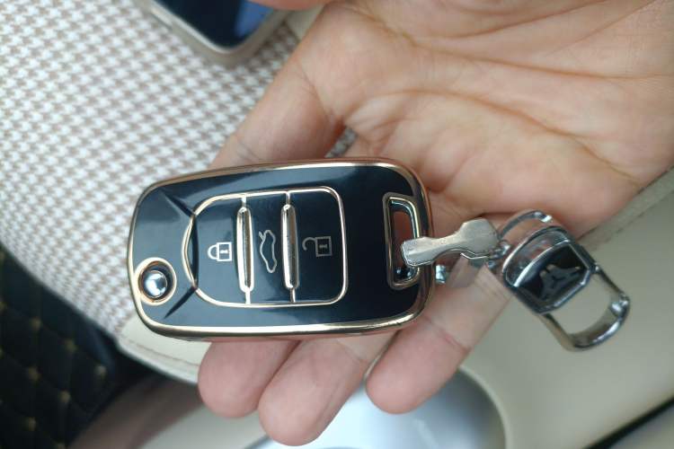 Used Wuling Hongguang MINIEV 2025 Four-Door Version Advanced Edition Vehicle Key