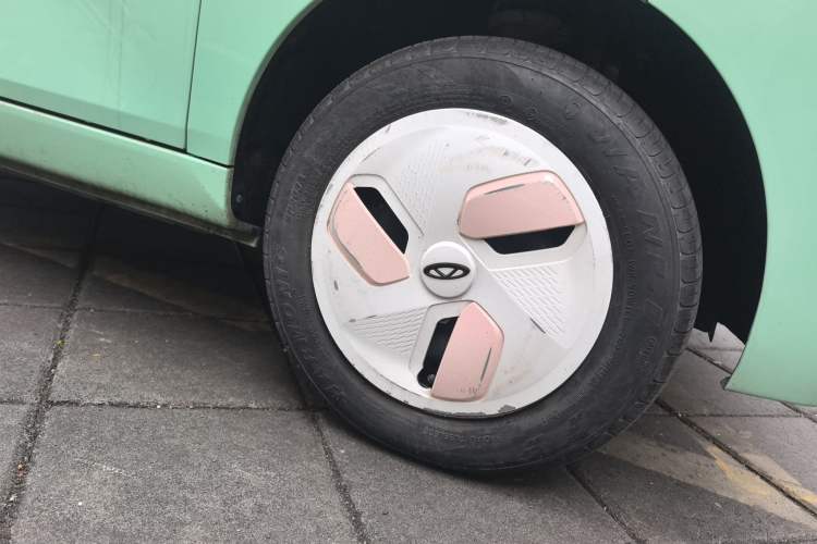 Used Chery QQ Ice Cream 2022 120km Conical Shape Lithium Iron Phosphate
