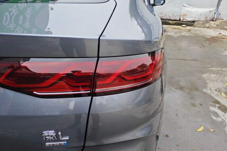 Used BYD Qin L 2025 DM-i Smart Drive 80KM Leading Model Right Rear Taillight