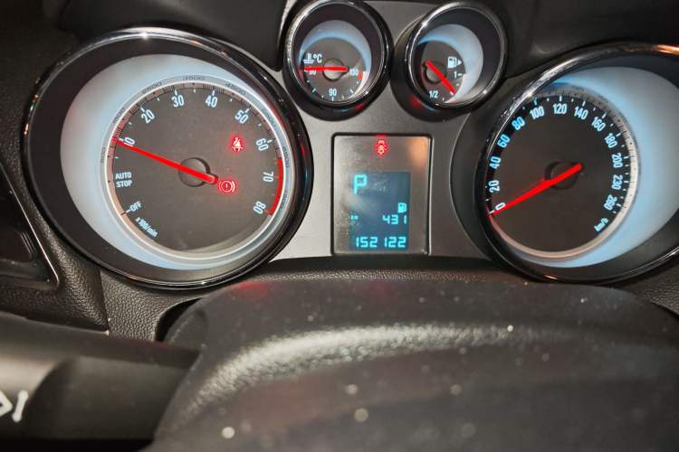 Used Buick Encore 2015 1.4T Automatic Two-Wheel Drive Urban Elite Version
