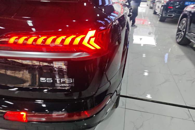 Used Audi Q7 2021 55 TFSI quattro S line Sport model