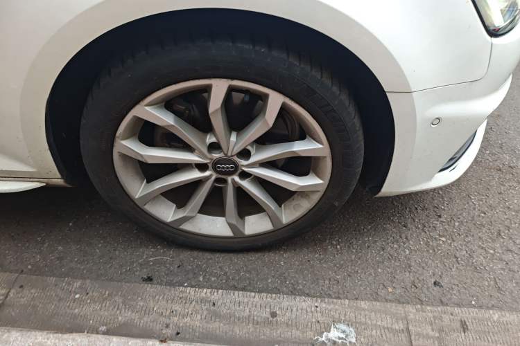 Used Audi A4L 2019 40 TFSI Fashion Edition China VI Emission Standard