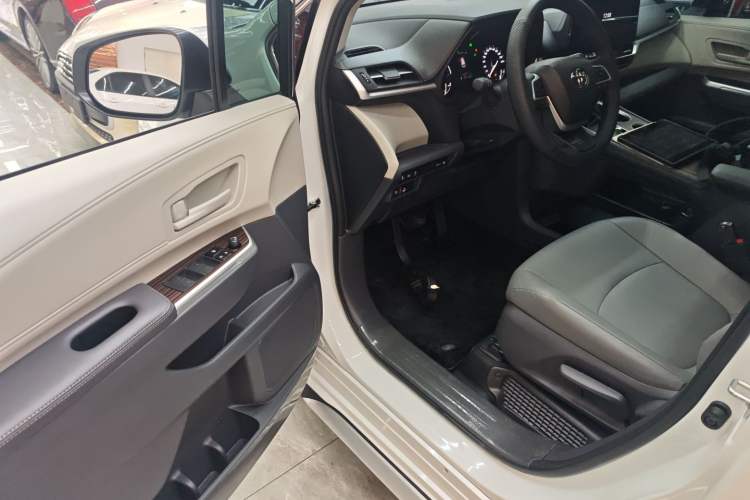 Used Toyota Granvia 2024 2.5L Hybrid Comfort Edition Driver Seat