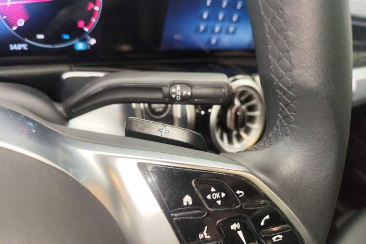 Used Mercedes-Benz GLB 2024 Refresh GLB 220 Fashion Edition Gear Lever