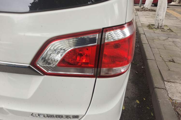 Used Baojun 730 2014 1.5L manual Comfort ESP version 7 seats
