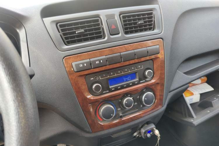 Used CHANGAN KAICHENG Ruixing M60 2020 1.5L Base Version China VI Standard 2-Seater Van with DAM15KR Engine Audio And AC Panel